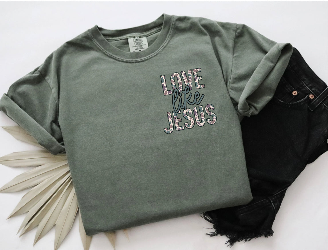 Love like Jesus Camo Letter Tee